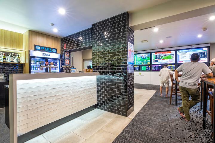 Lounge 29 of 32