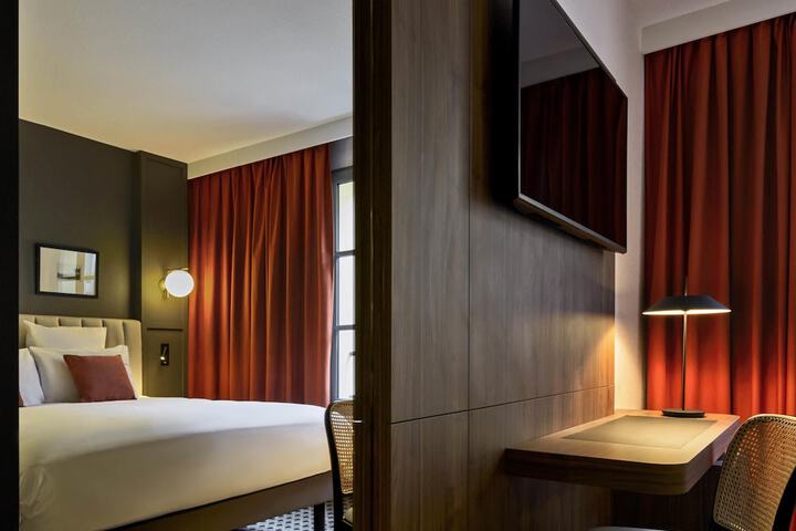 Room 13 of 43