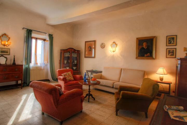 Room 12 of 37