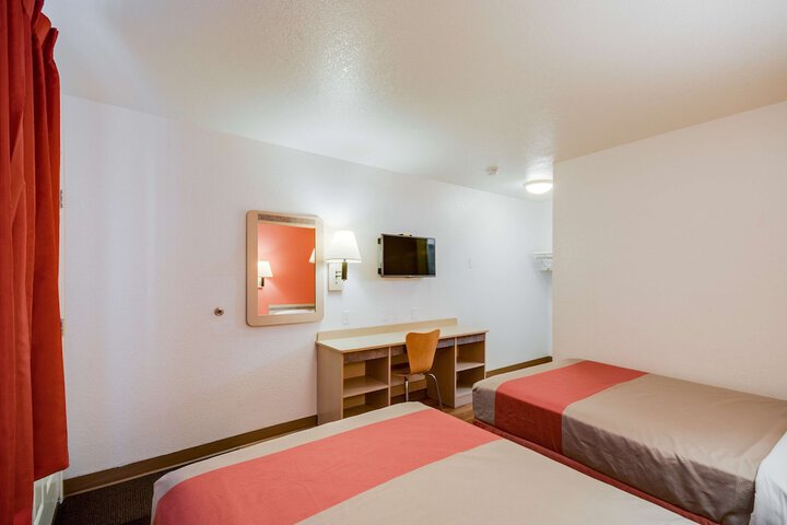 Room 13 of 24