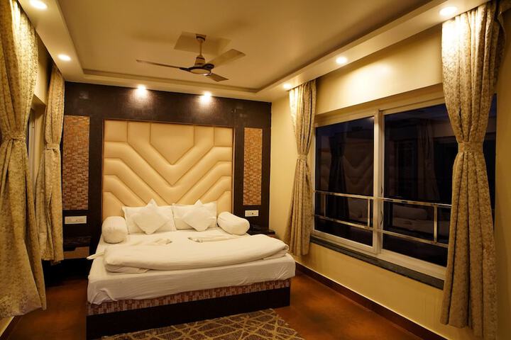Room 14 of 90