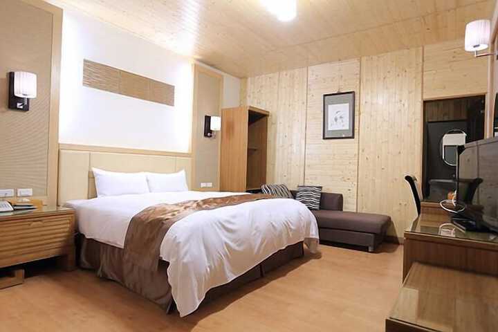 Room 3 of 28