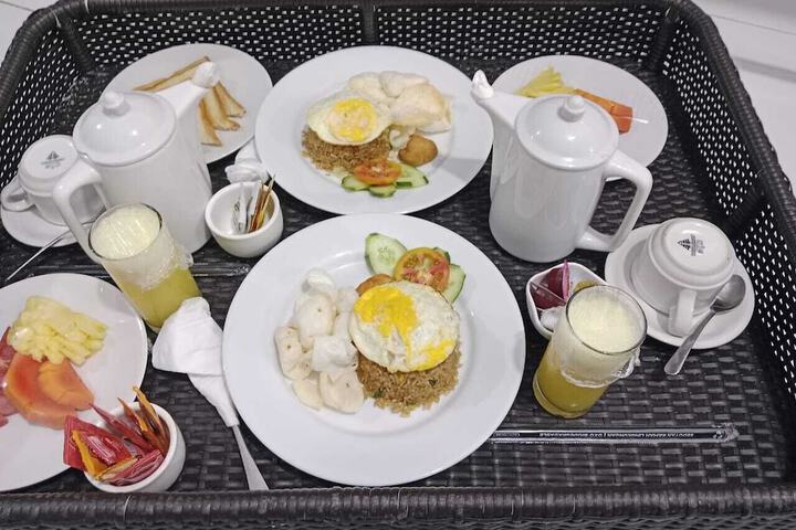 Breakfast/Coffee Service 33 of 44