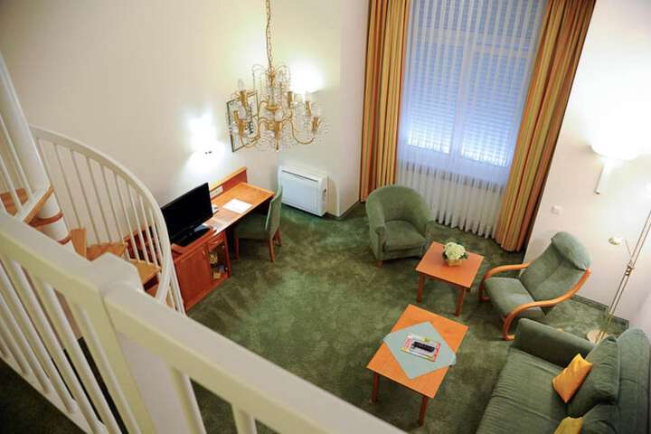 Room 19 of 33