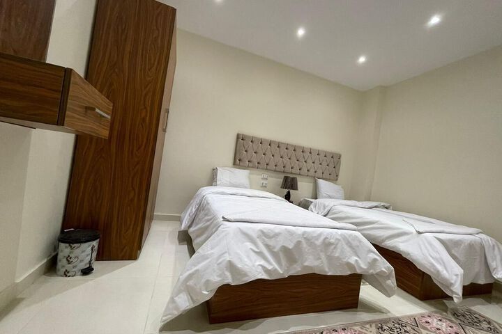 Room 10 of 18