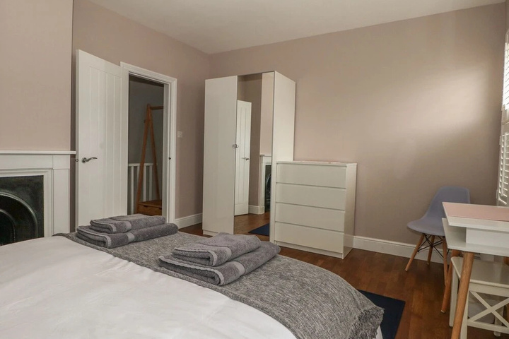Room 2 of 19