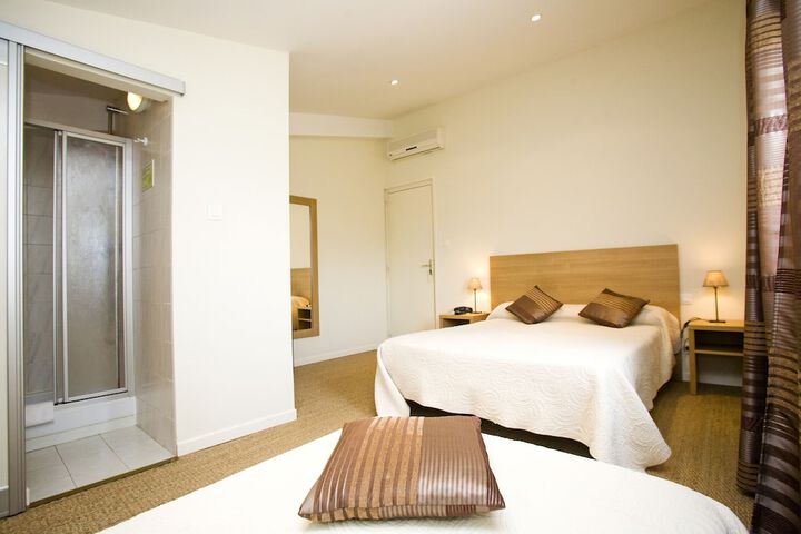 Room 32 of 102