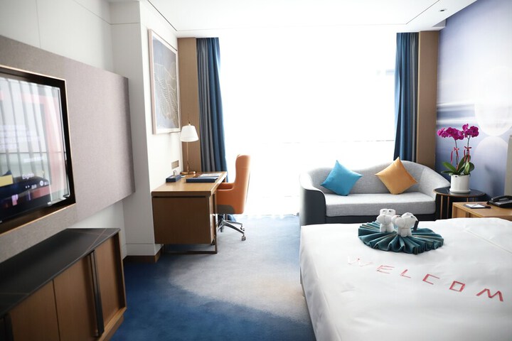 Room 13 of 91