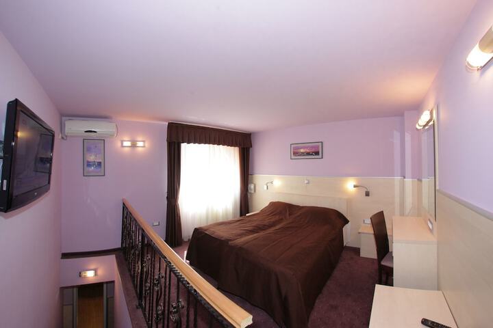 Room 10 of 38