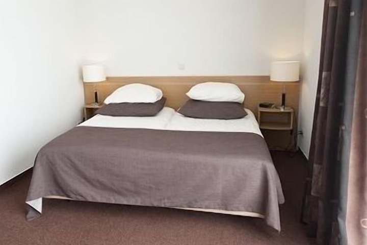 Room 4 of 36