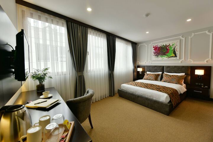 Room 27 of 102
