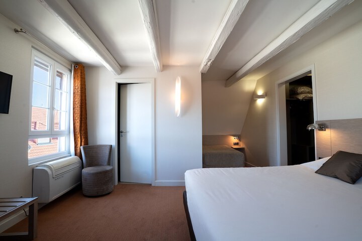 Room 16 of 38