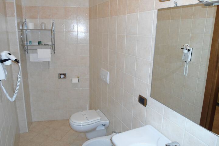 Room 20 of 29