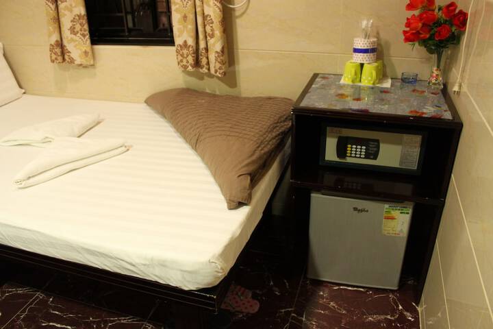 Room 10 of 42
