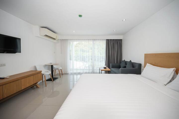 Room 12 of 120