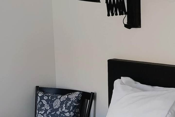 Room 32 of 140