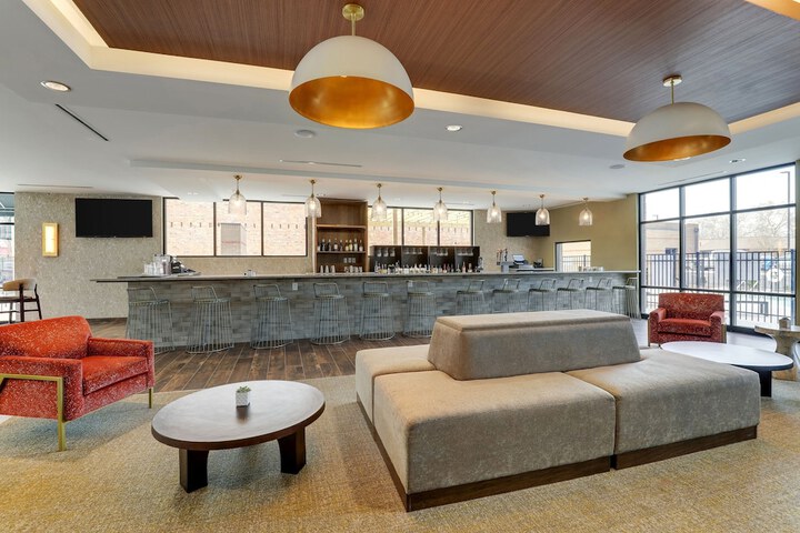 Lounge 55 of 63