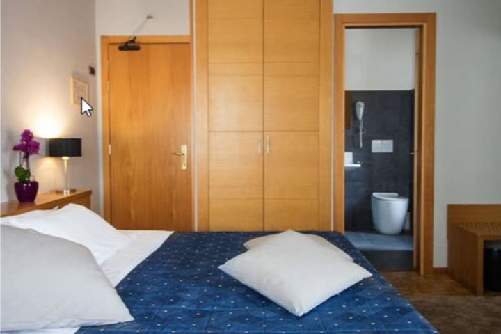 Room 14 of 34