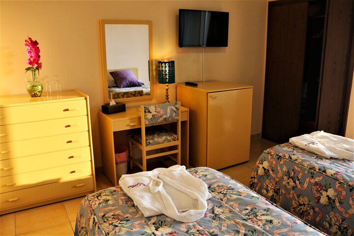 Room 5 of 40