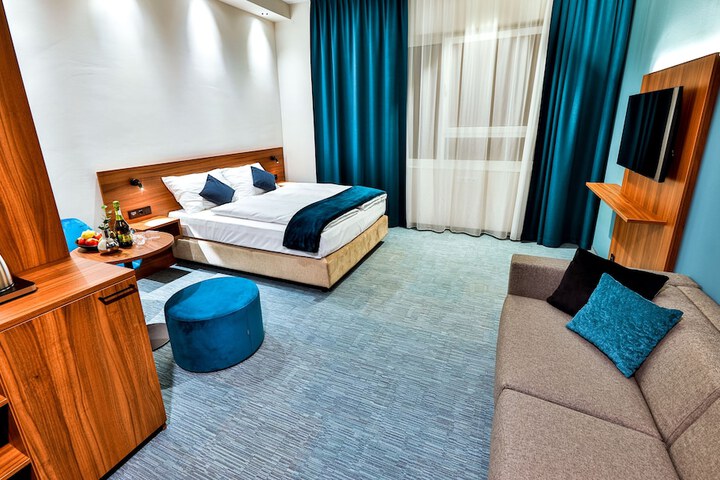 Room 9 of 107