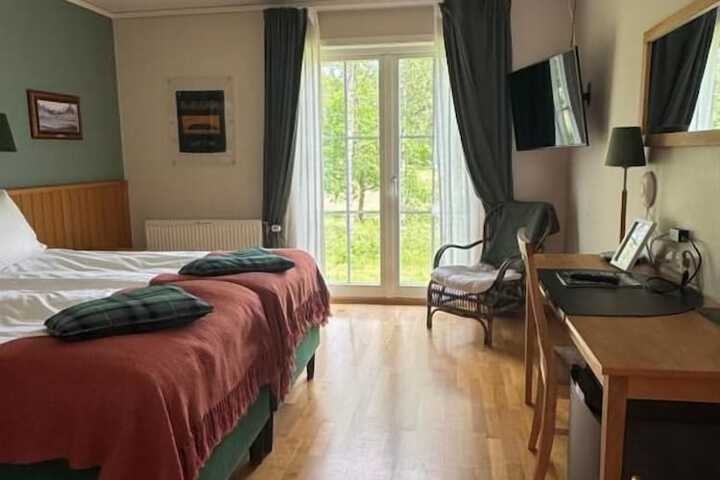 Room 4 of 17