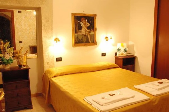 Room 6 of 35