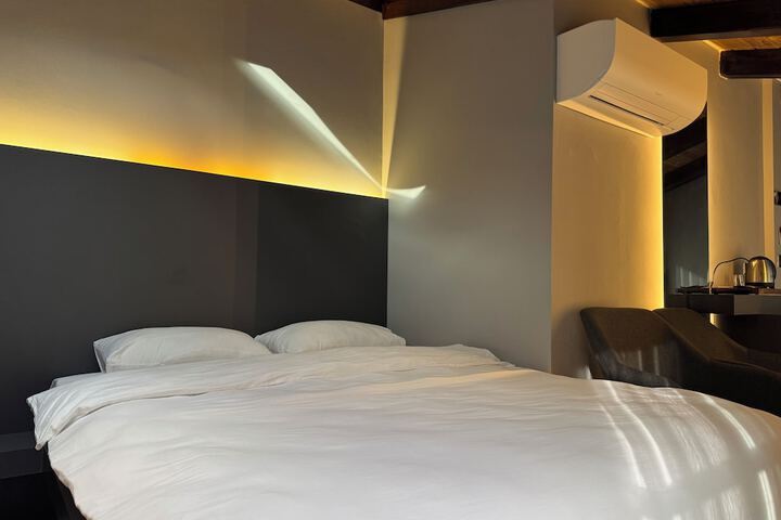 Room 25 of 57