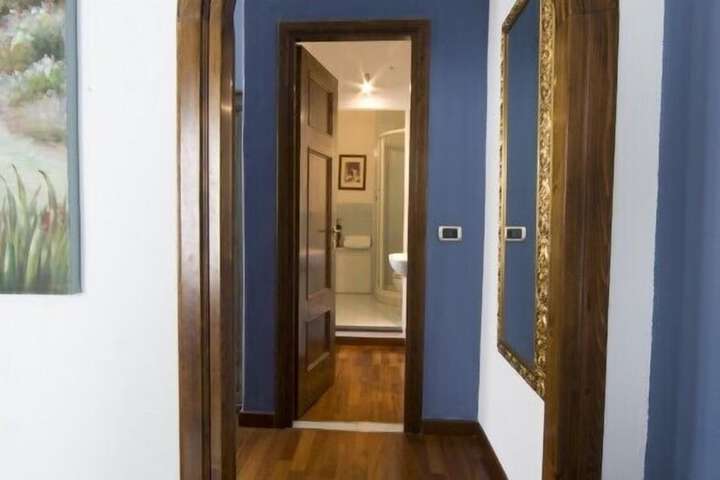 Room 13 of 27