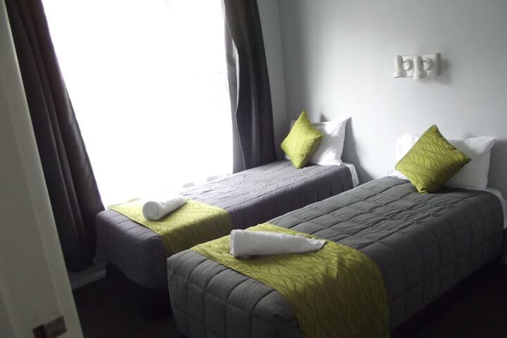 Room 16 of 40