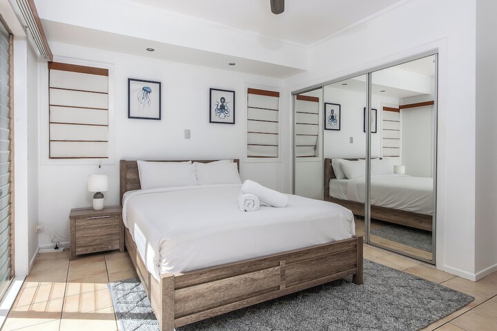 Room 43 of 247