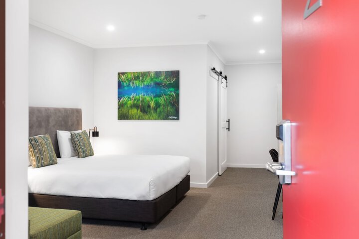 Room 28 of 63