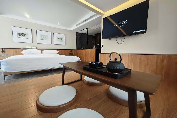Room 11 of 176
