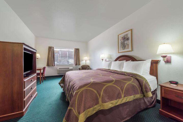 1 King Bed (5 of 6)