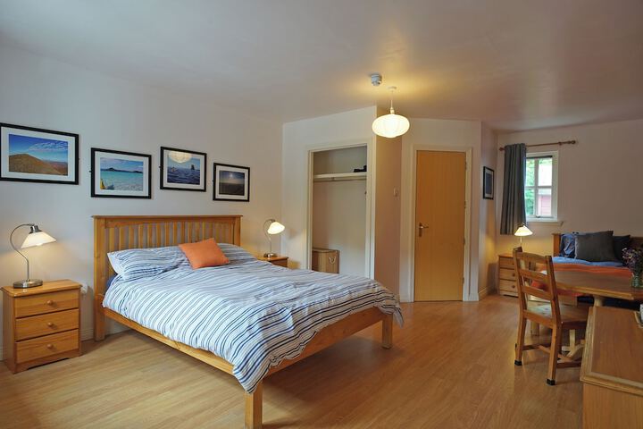 Room 2 of 33