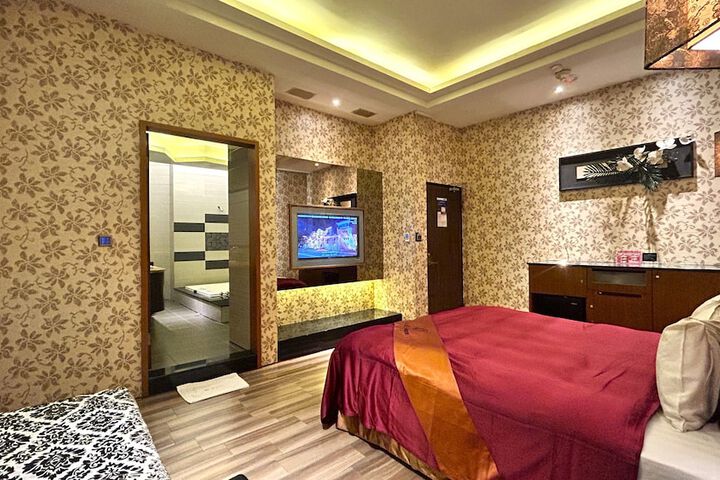 Room 44 of 97