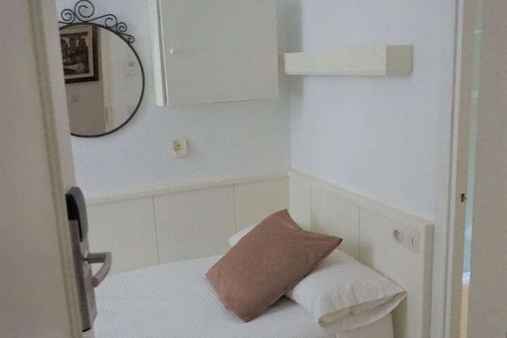 Room 20 of 39