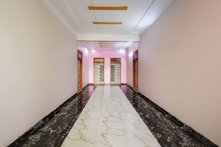 Hotel Interior 4 of 27