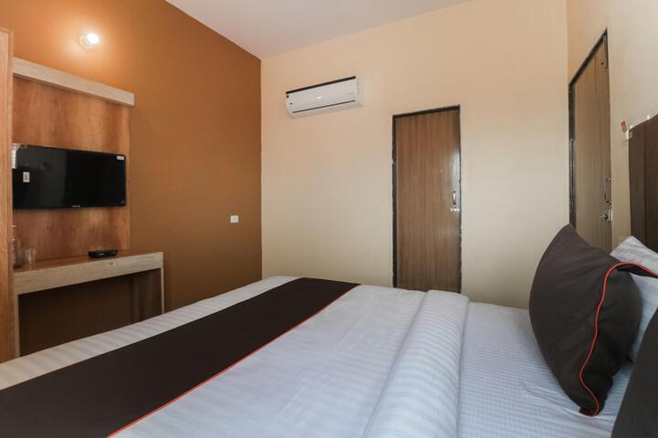 Collection O 76042 Hotel Rk Heights & Banquets