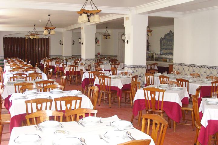 Dining 40 of 64