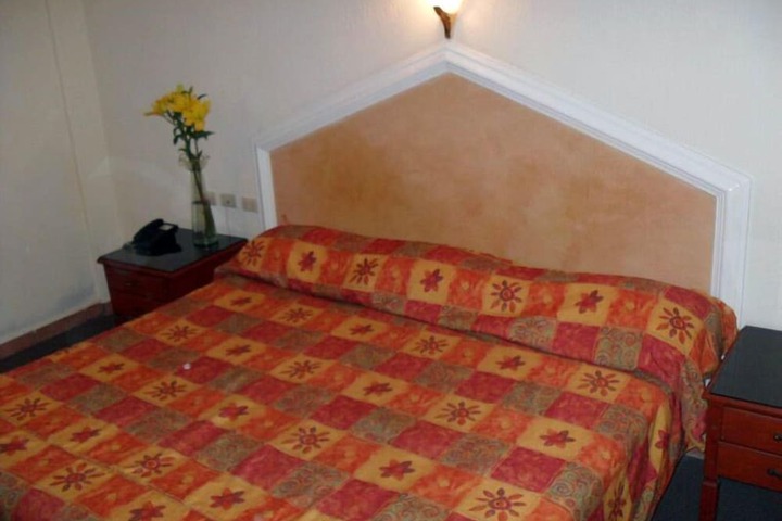 Room 8 of 28