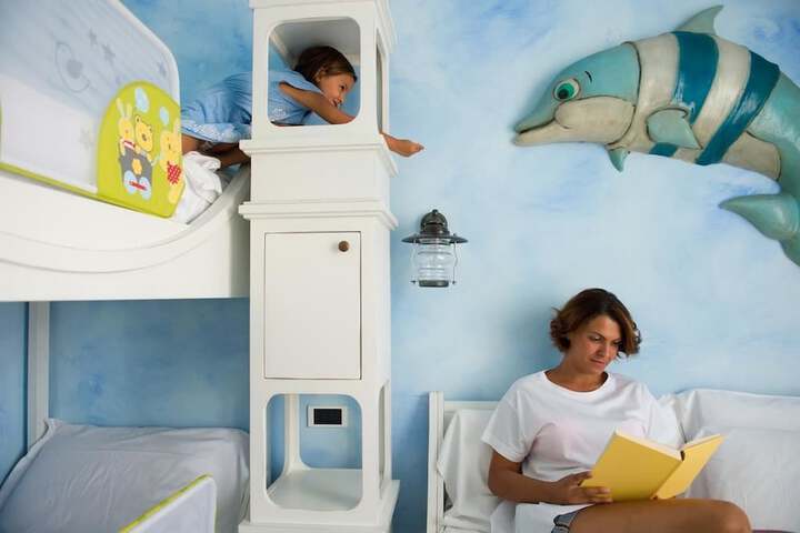 Room 4 of 37