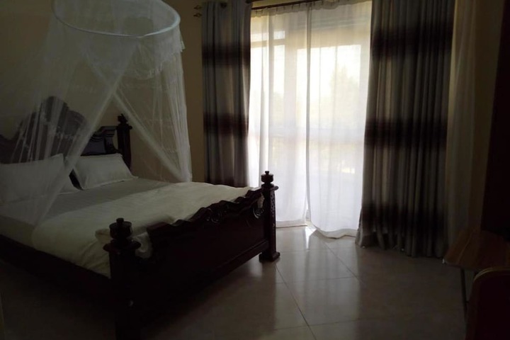 Room 4 of 32