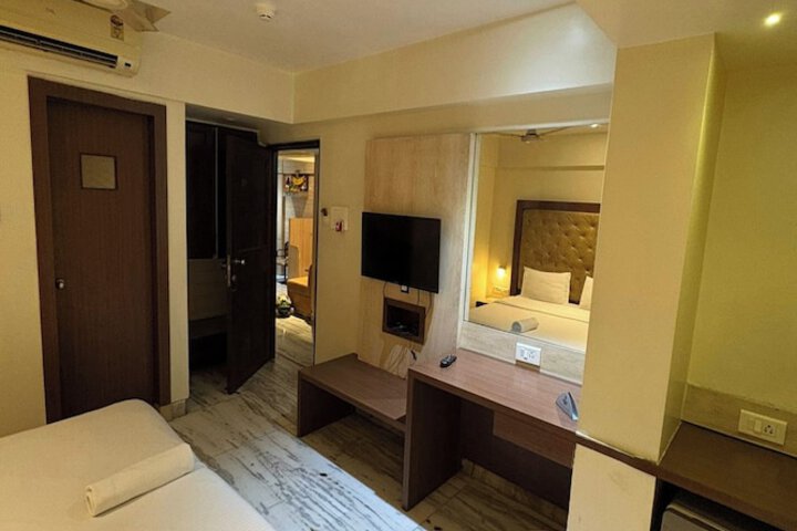 Room 22 of 33