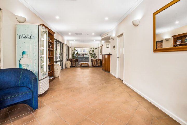 Entrance & Lobby