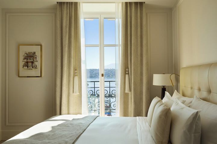 Room 12 of 82