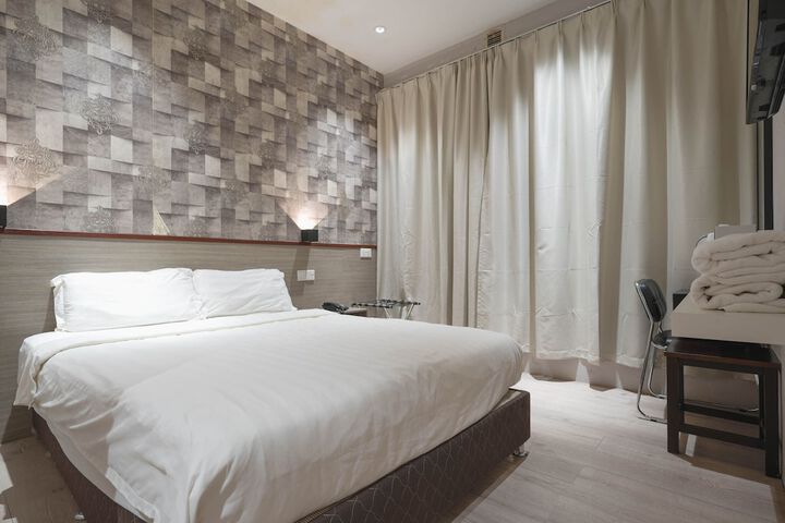 Room 19 of 29