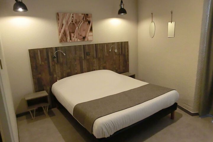 Room 9 of 62