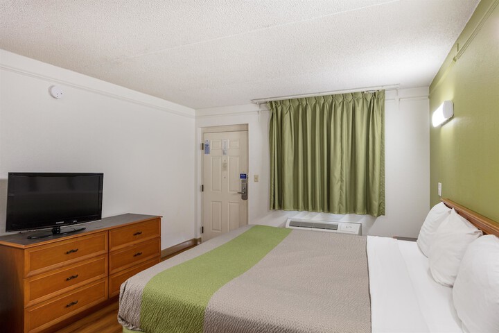 1 King Bed (7 of 16)