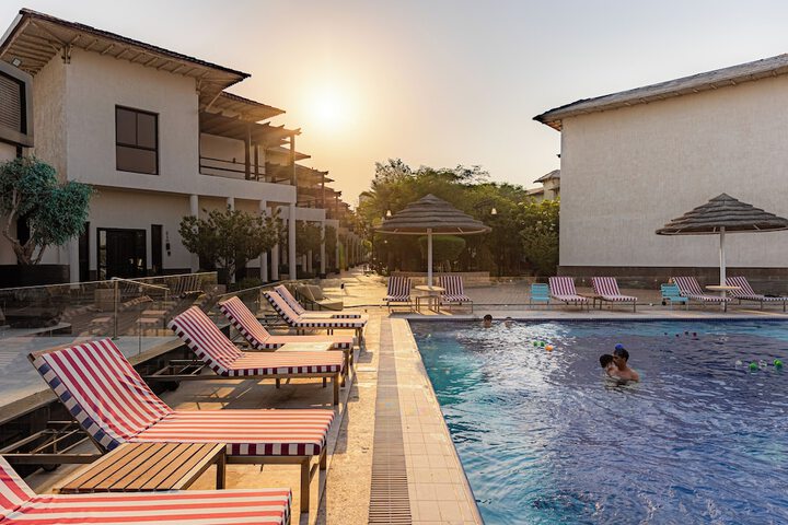 Pool 104 of 171