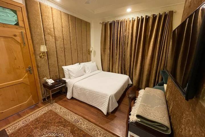 Shelton Hotel Kumrat